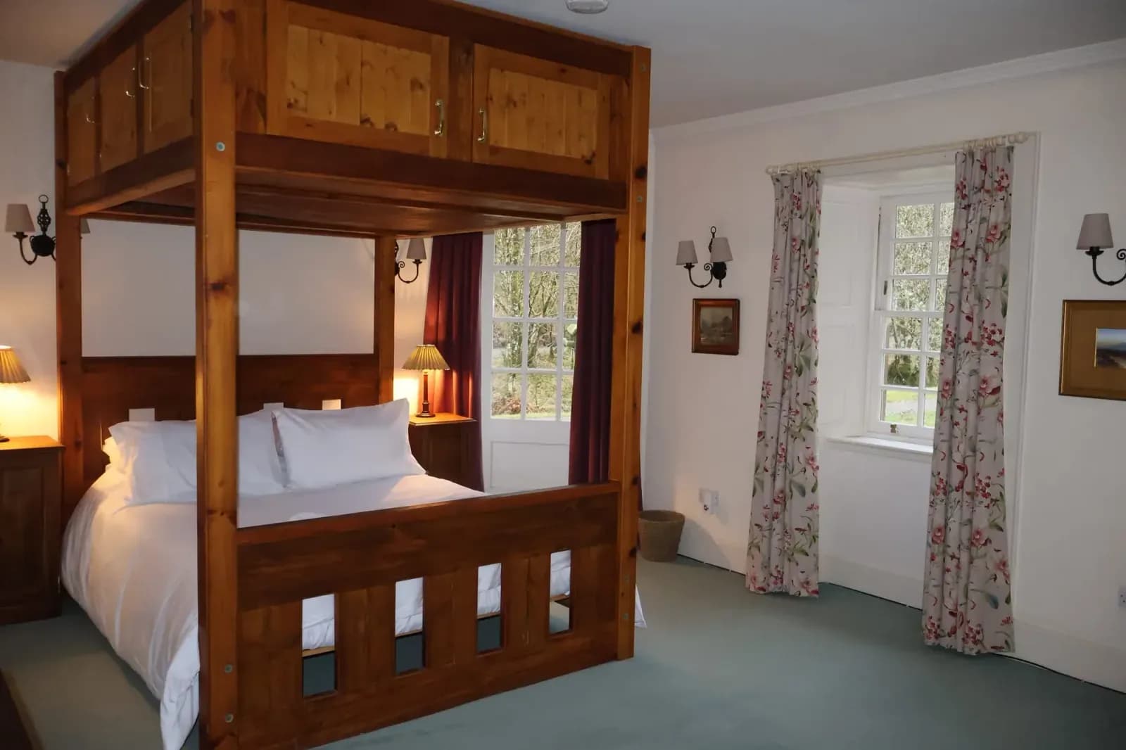 The four-poster bedroom