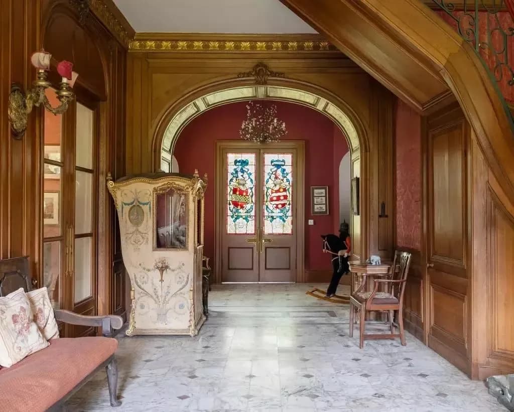 Entrance hall with stained glass doors